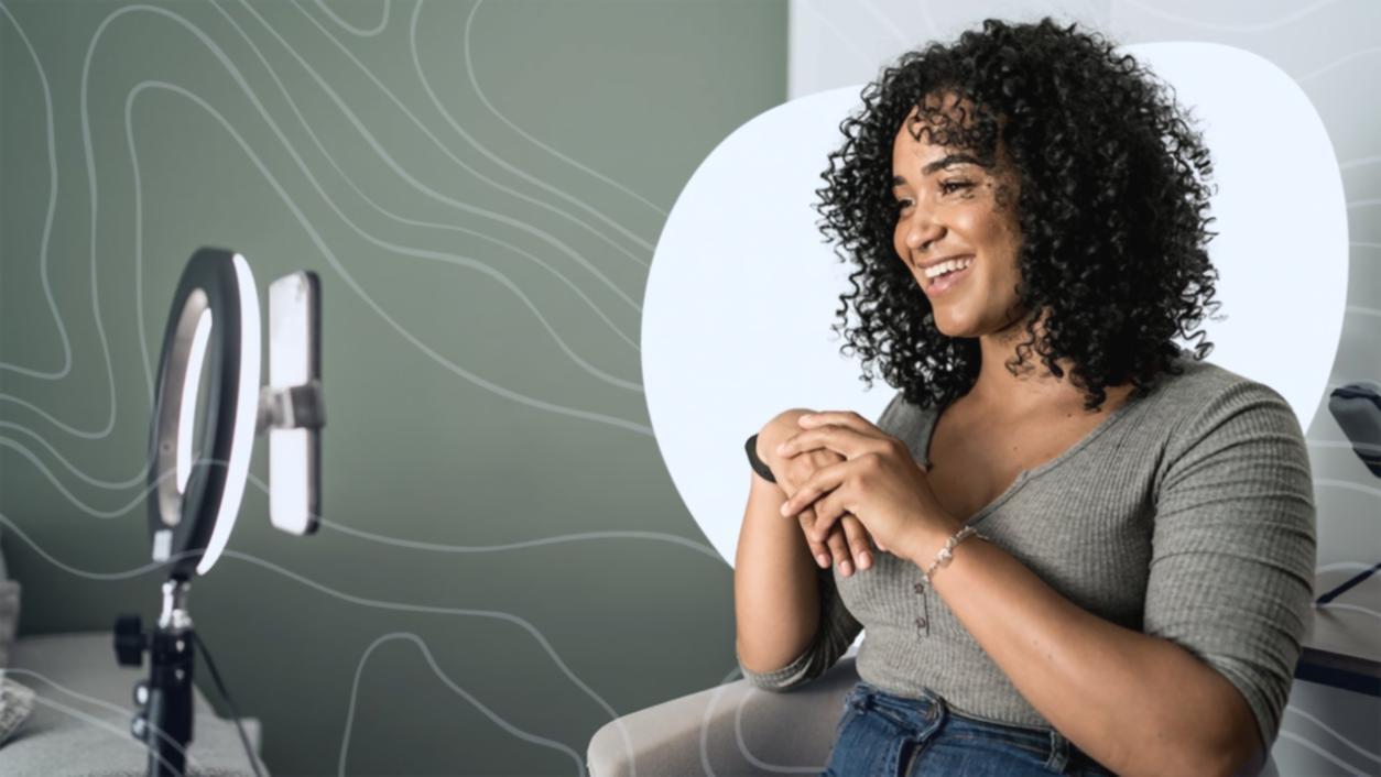 Estudante a trabalhar com dados de SEO analytics num ambiente profissional