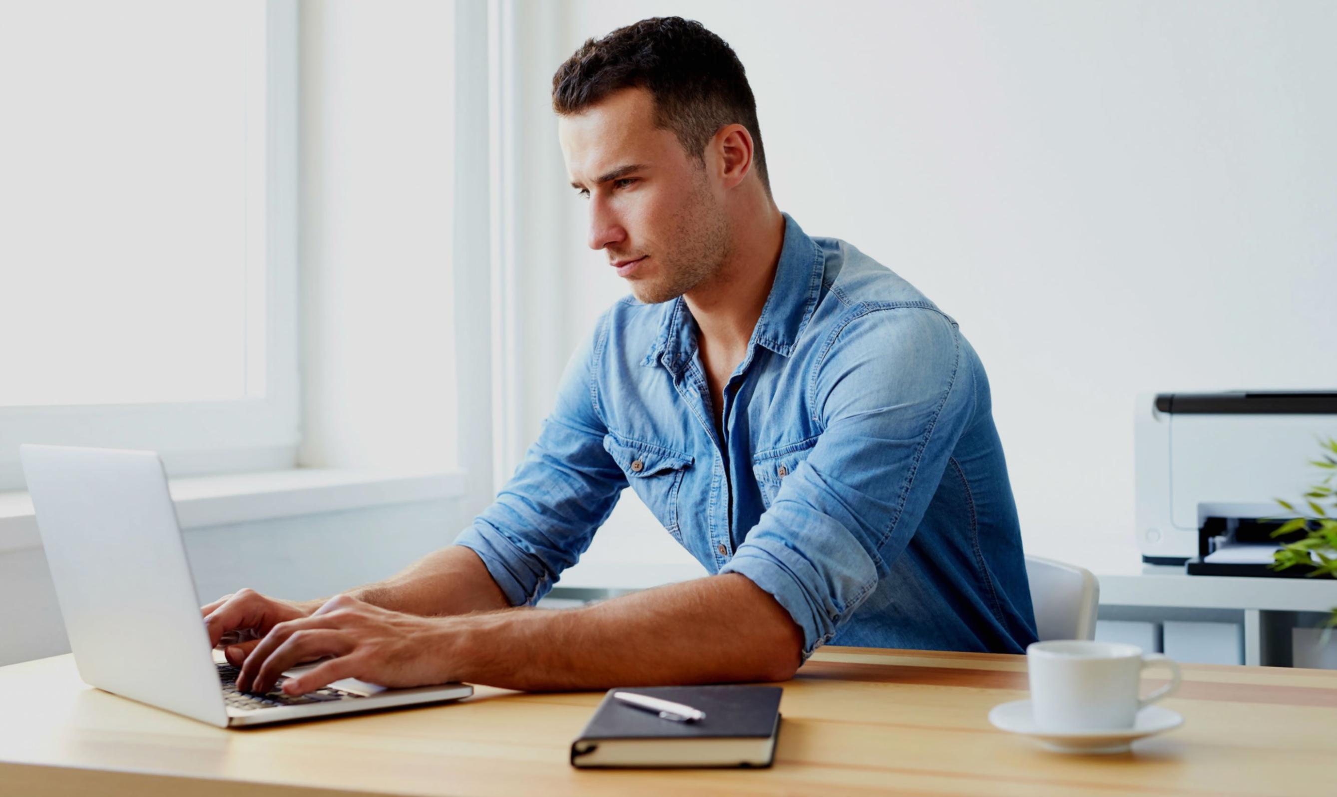 Análise de dados SEO durante sessão de formação